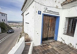El restaurante que hay junto al santuario de la Virgen de la Montaña, en Cáceres, permanece sin actividad desde 2019.