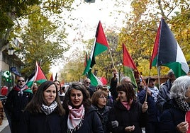 Ione Belarra e Irene de Miguel, en la manifestación que ha tenido lugar este sábado en Caceres.