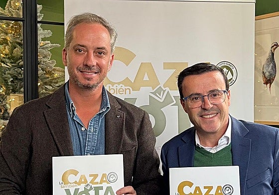 El presidente de Fedexcaza, José María Gallardo, junto al secretario general del PSOE en Extremadura, Miguel Ángel Gallardo