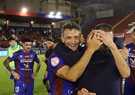 Miguel Núñez celebra el pase ante Las Palmas en la primera ronda de la Copa del Rey.