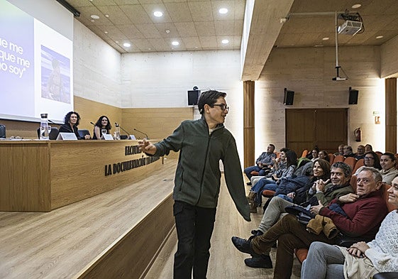 La experiencia y reflexiones de Regino ilustraron el taller celebrado este miércoles en Badajoz.