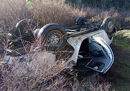 Imagen del estado en el que ha quedado el coche implicado en el accidente mortal en Sancti-Spiritus.