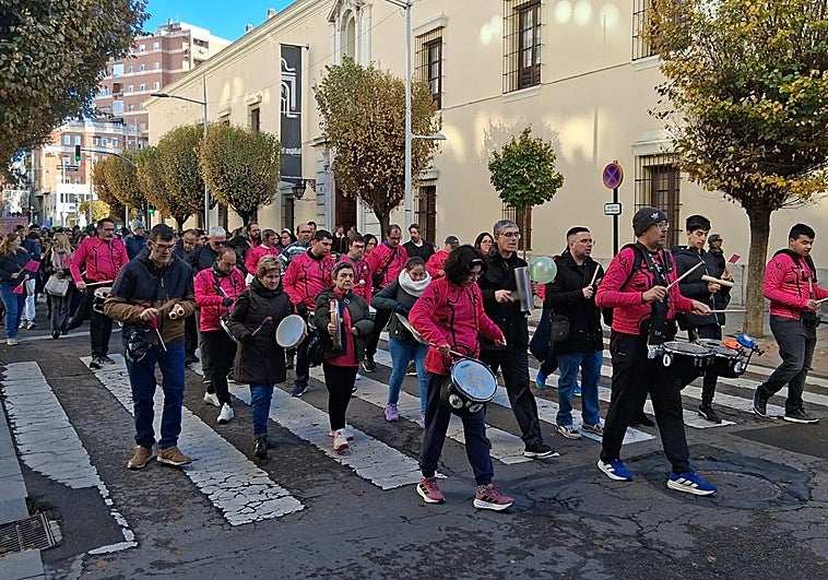 Los tambores del grupo de percusión Pata Negra encabezaron la manifestación.