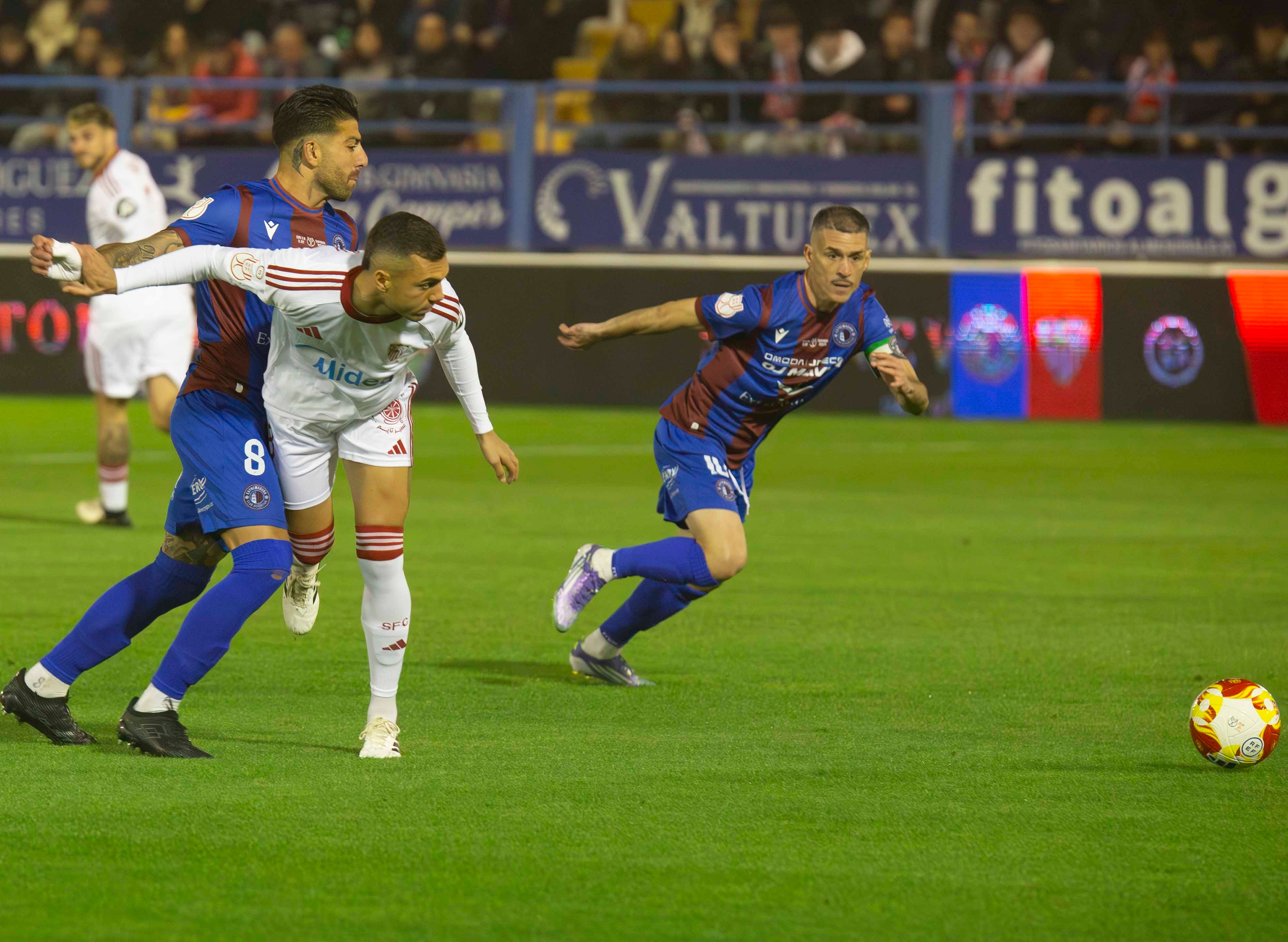 Fotos | Las mejores imágenes del partido Extremadura-Sevilla