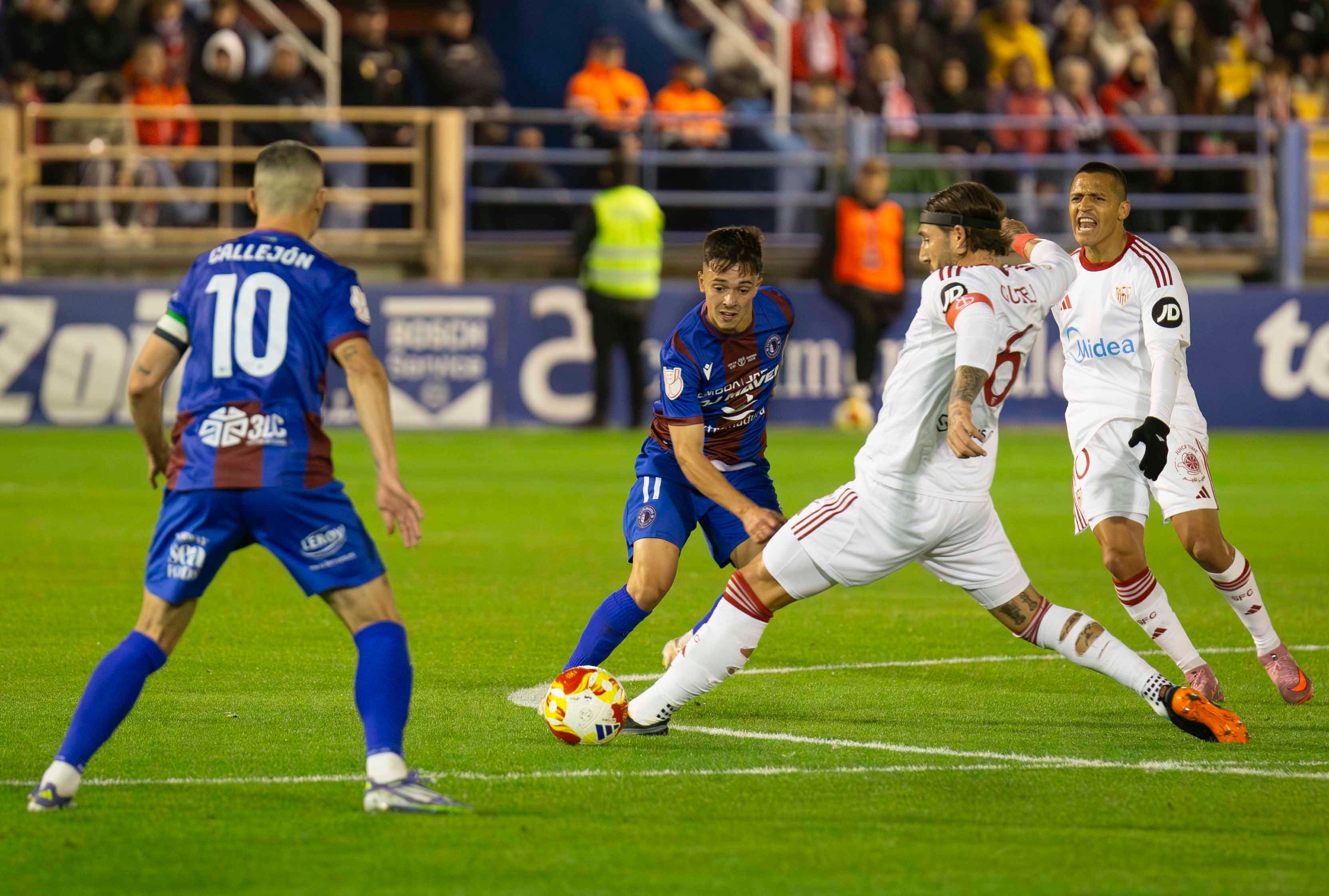 Fotos | Las mejores imágenes del partido Extremadura-Sevilla