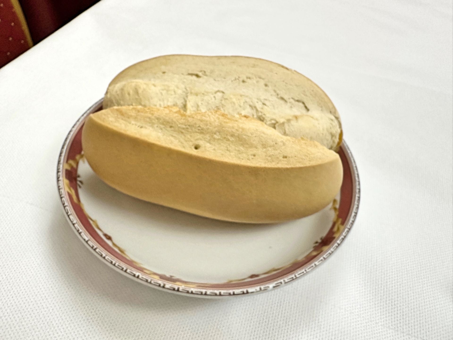 Imagen secundaria 2 - Ensalada de bacalao macerado, gambas blancas cocidas y pan hecho en Azuaga.
