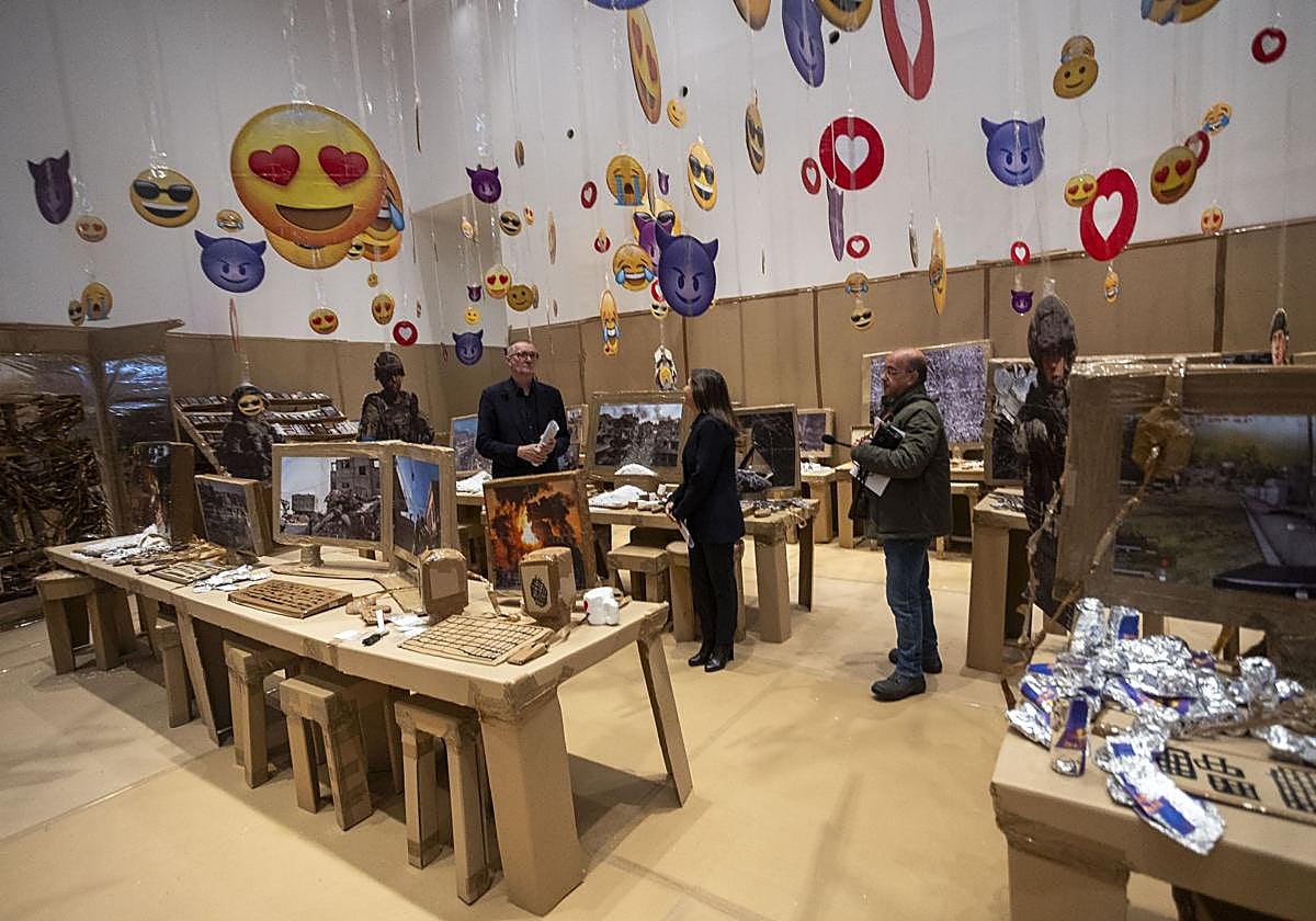 Thomas Hirschhorn, durante la presentación de su exposición en el Museo Helga de Alvear de Cáceres.