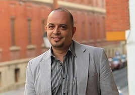 El poeta y catedrático Juan Antonio González Iglesias.