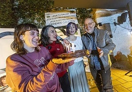 Unidas por Extremadura celebró también en su arranque de campaña el cumpleaños de Nerea Fernández.