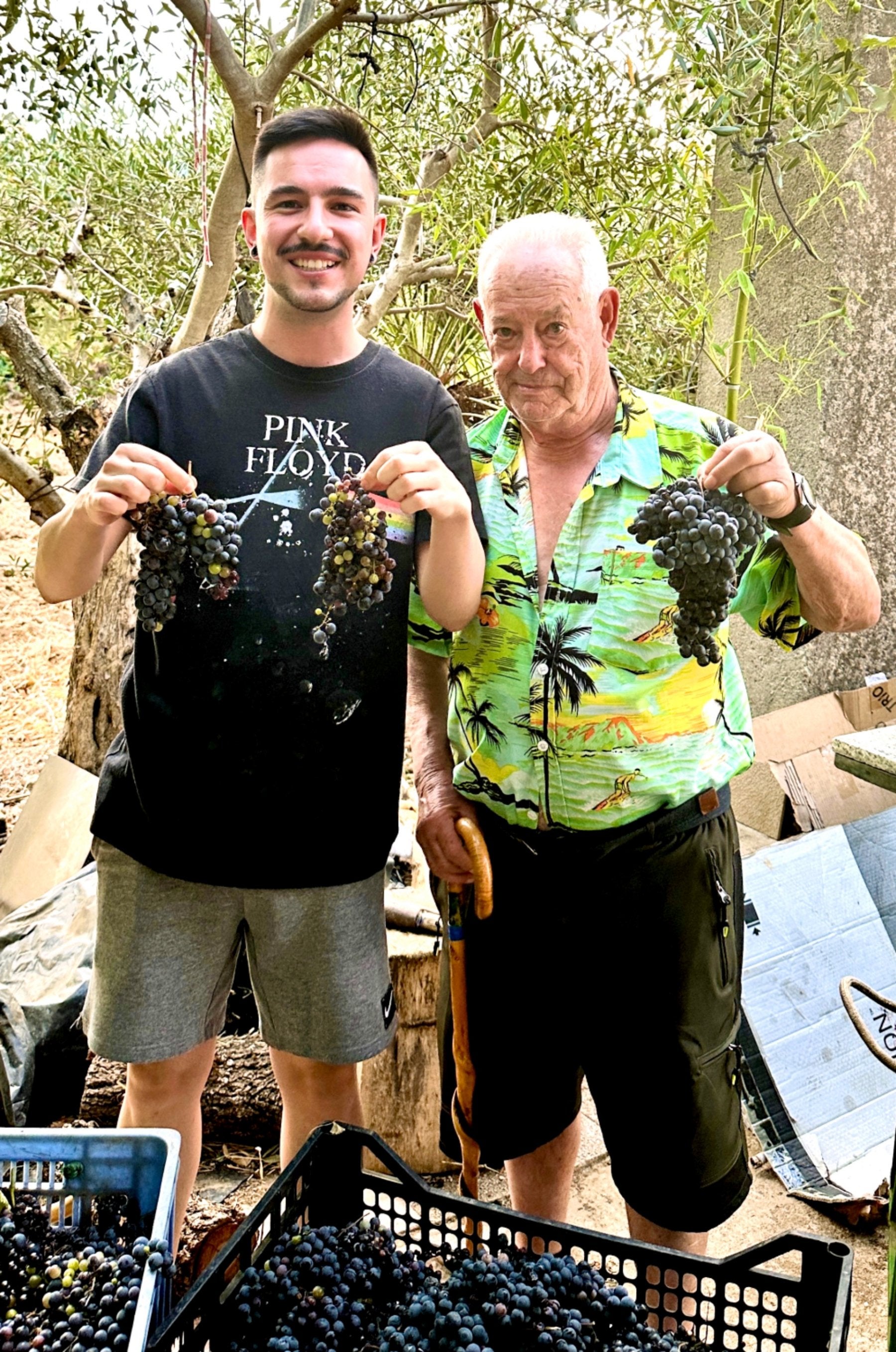 Alfredo y su nieto Raúl, este septiembre en Valverde.