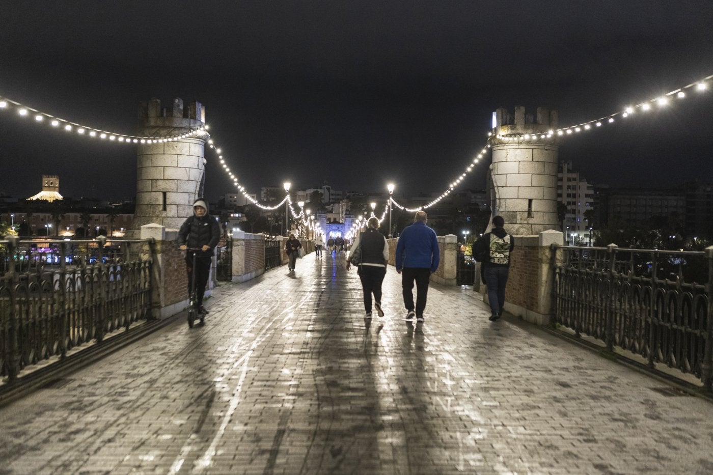 El puente de Palmas estrena luces