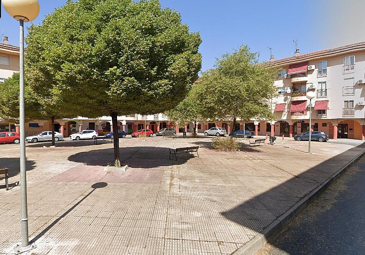 Plaza Los Pinos de Plasencia.