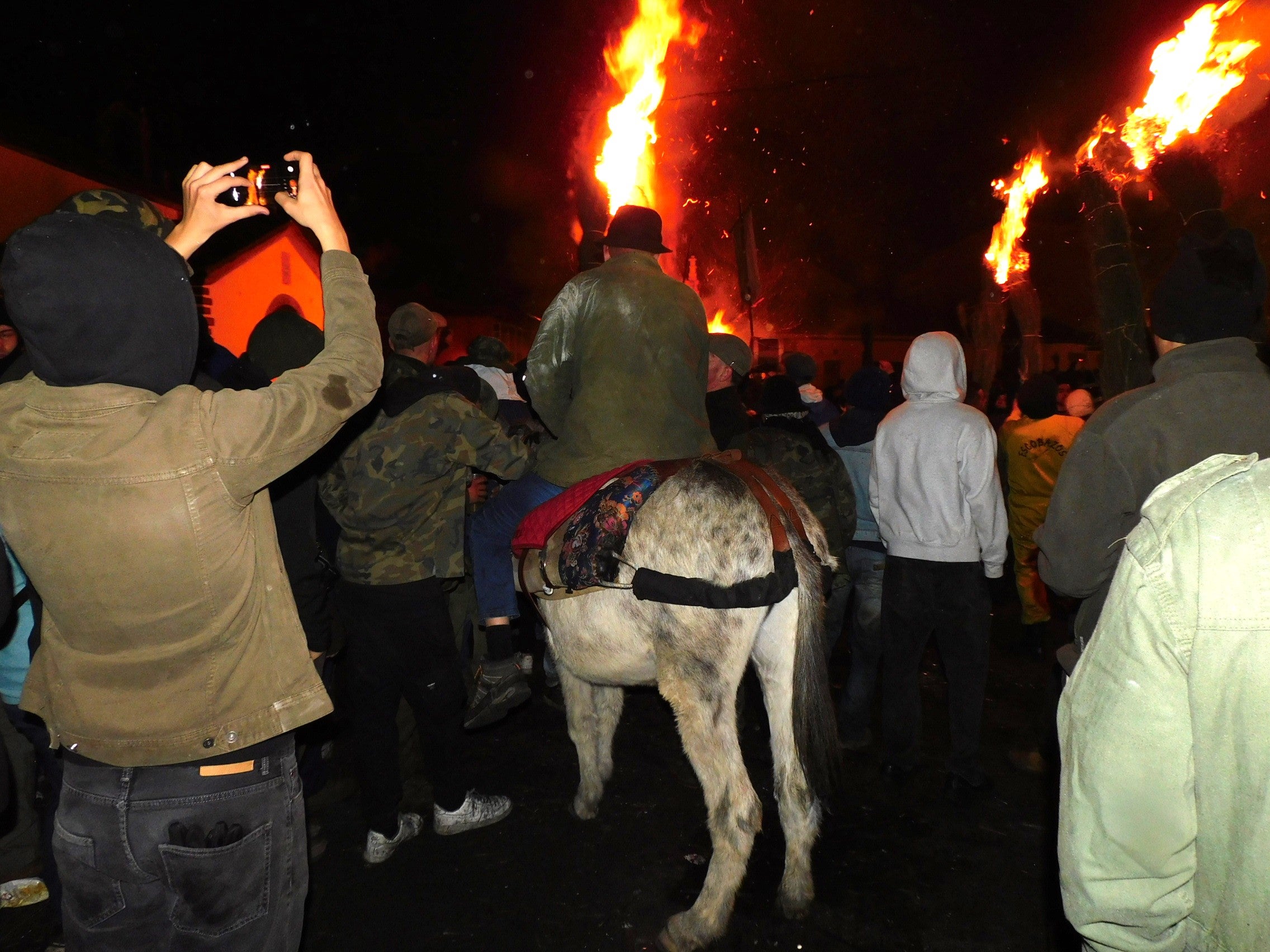 Así se vivió la fiesta de Los Escobazos en Jarandilla de la Vera