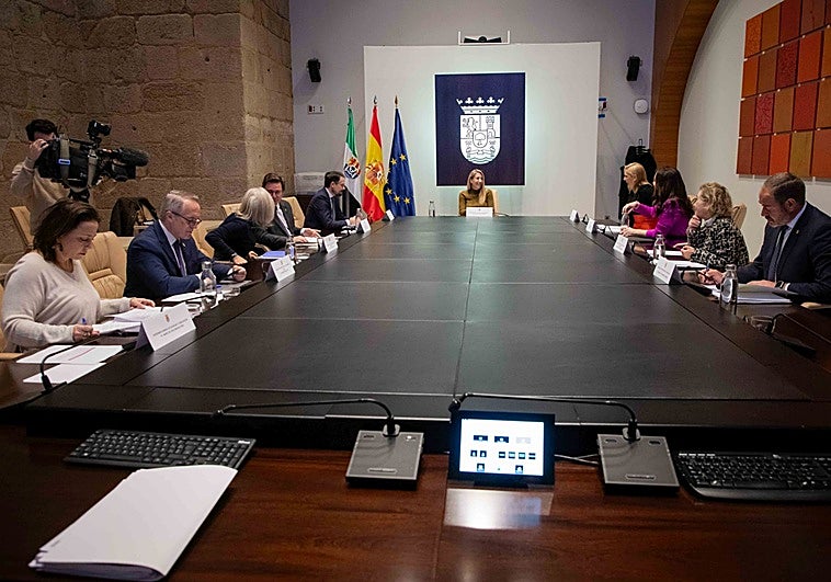 La Junta de Extremadura recurre la norma que endurece los requisitos para crear universidades