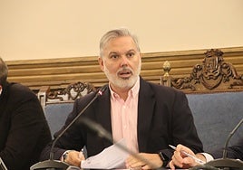 Fernando Pizarro, en un pleno del Ayuntamiento de Plasencia.