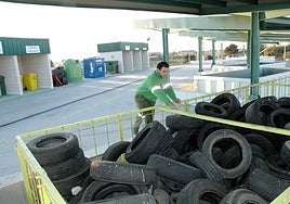 Punto limpio de la empresa pública Gespesa, de la Junta, en una imagen de archivo.