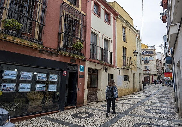 Varias áreas del centro de Badajoz aún no tienen luces navideñas aunque están en el contrato