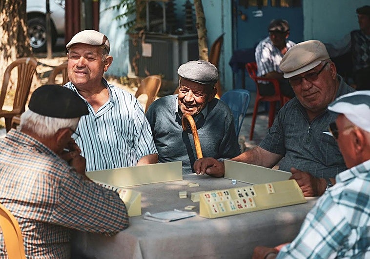 Qué día paga cada banco la pensión de diciembre y cómo afectan los festivos