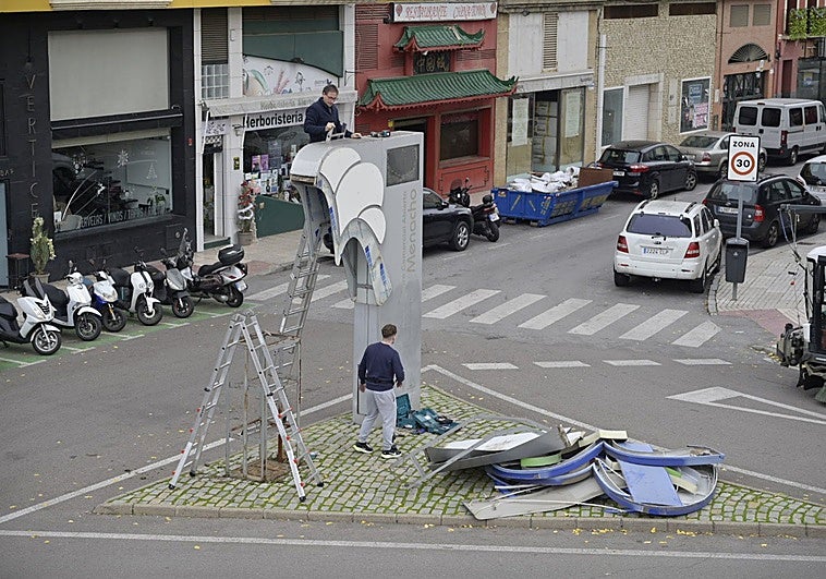 Comienzan a desmantelar las míticas emes de la calle Menacho