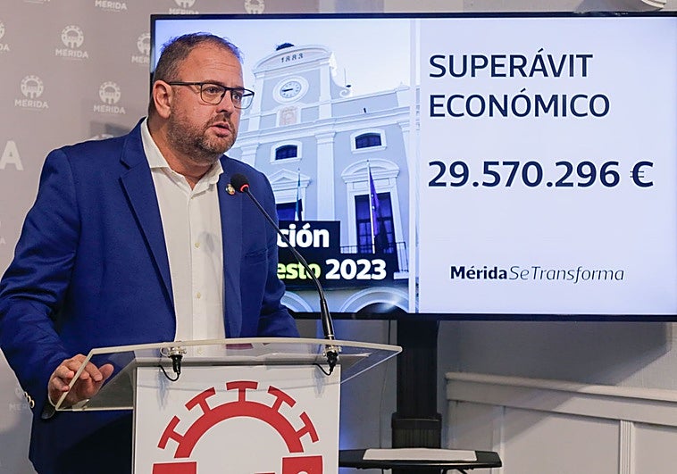 Los empleados del Consistorio emeritense perciben hoy el aumento del 2,5% aprobado por el Gobierno