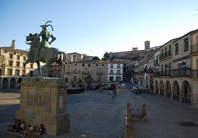 Más de treinta entidades reivindican el Instituto Extremeño de Estudios de América