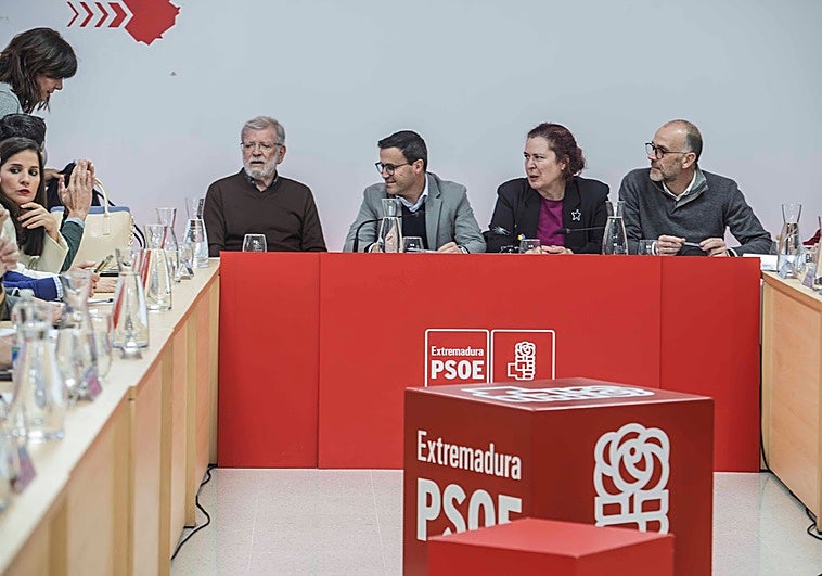 El PSOE descarta por ahora abstenerse en la investidura de Guardiola como propone Ibarra