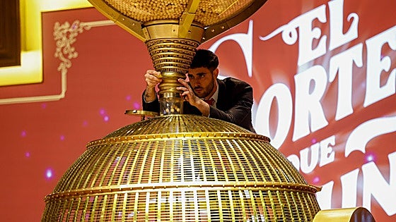 Madrigal de la Vera pilla un trozo del premio de la Lotería de Navidad con el 25508