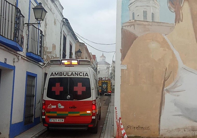 Alarma en el Casco Antiguo de Badajoz por el humo generado por una fogata encendida en una cochera