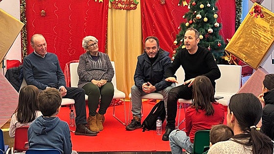 Elfos y villancicos extremeños en la semana más navideña de Badajoz