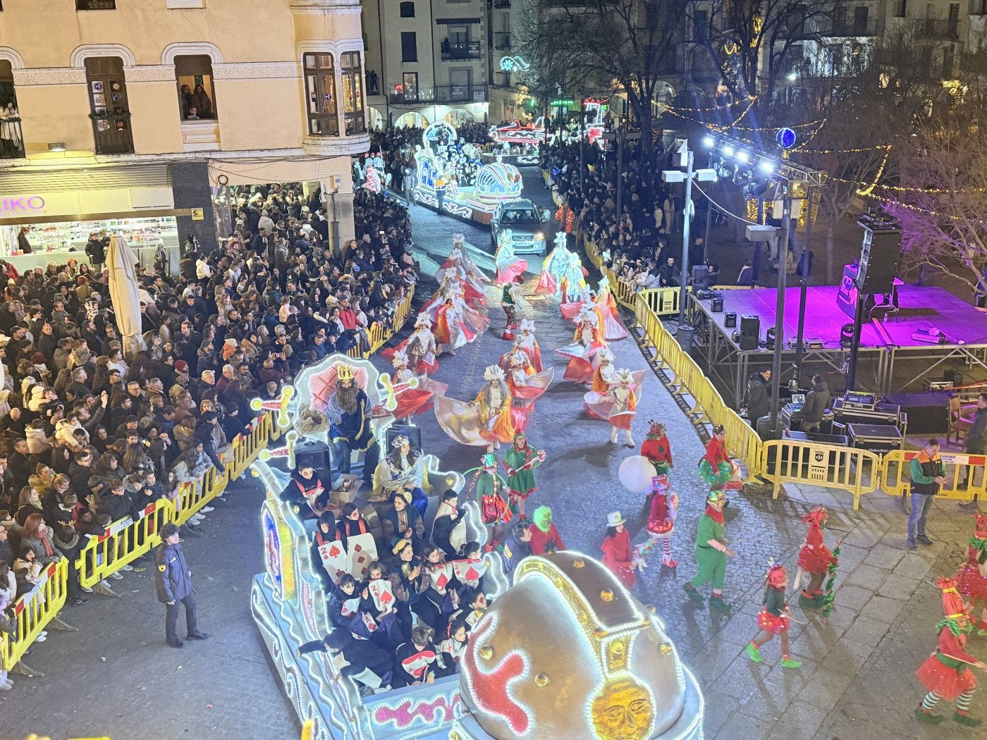 Las carrozas de la cabalgata, en su llegada a la Plaza Mayor el año pasado.