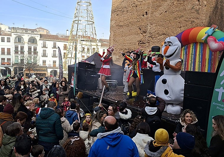 Campanadas con gominolas para los niños cacereños en la antesala de 2026