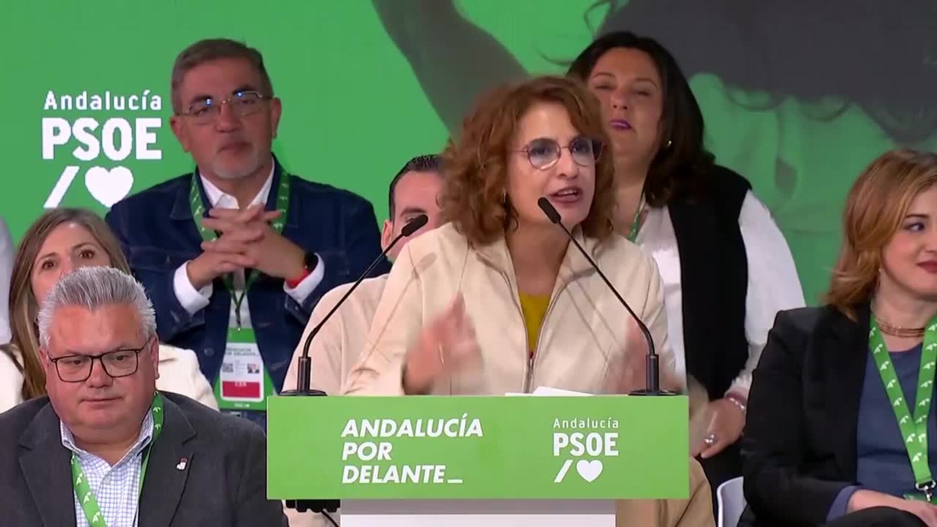 Montero avisa a Moreno que PSOE-A sale "a ganar" y "se le acabó el tiempo de vivir de rentas"