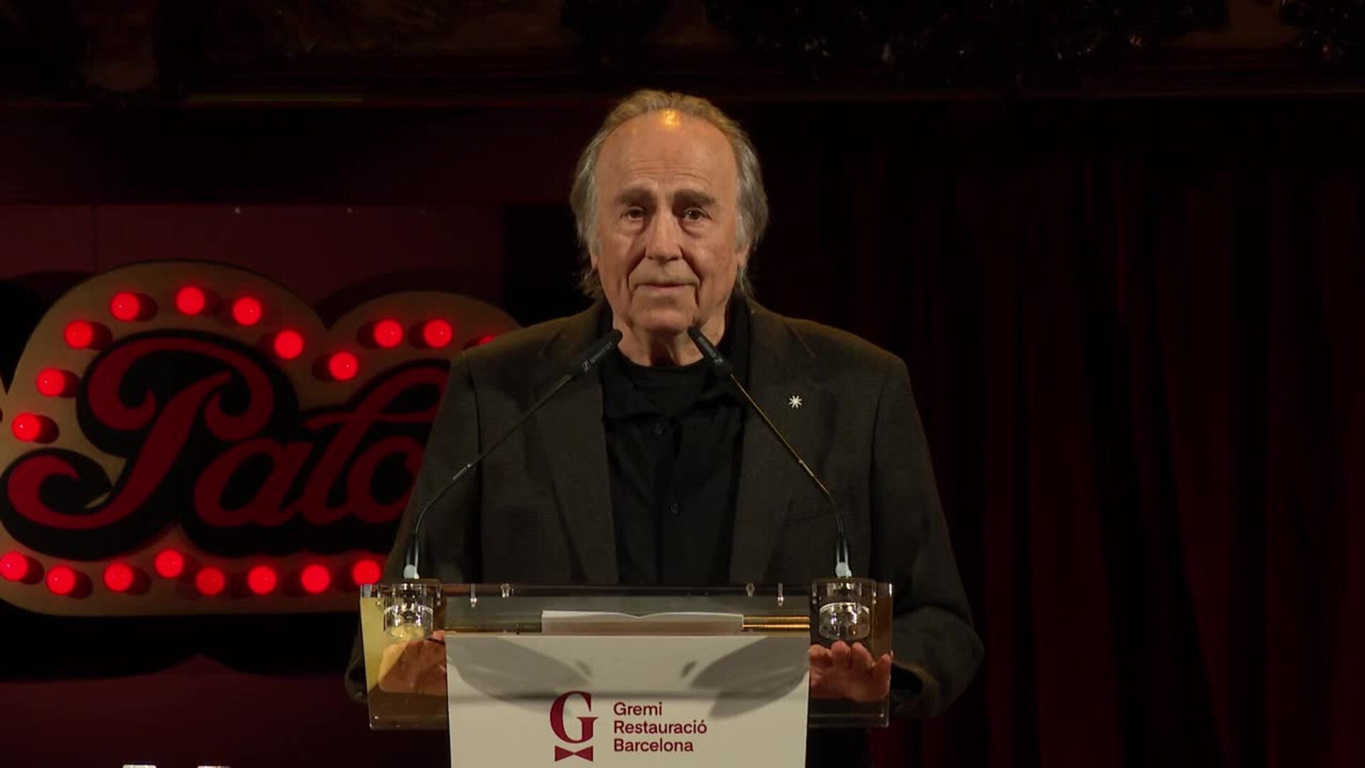 Serrat: "Me he retirado de subir a los escenarios, no de cantar ni de estar vivo"