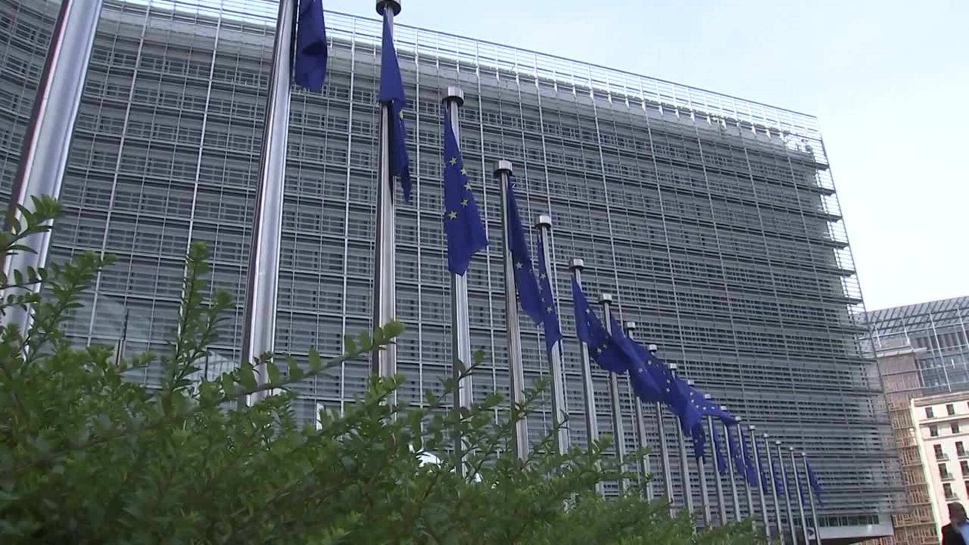 Los consumidores europeos denuncian a varias aerolíneas por cobrar equipaje de mano