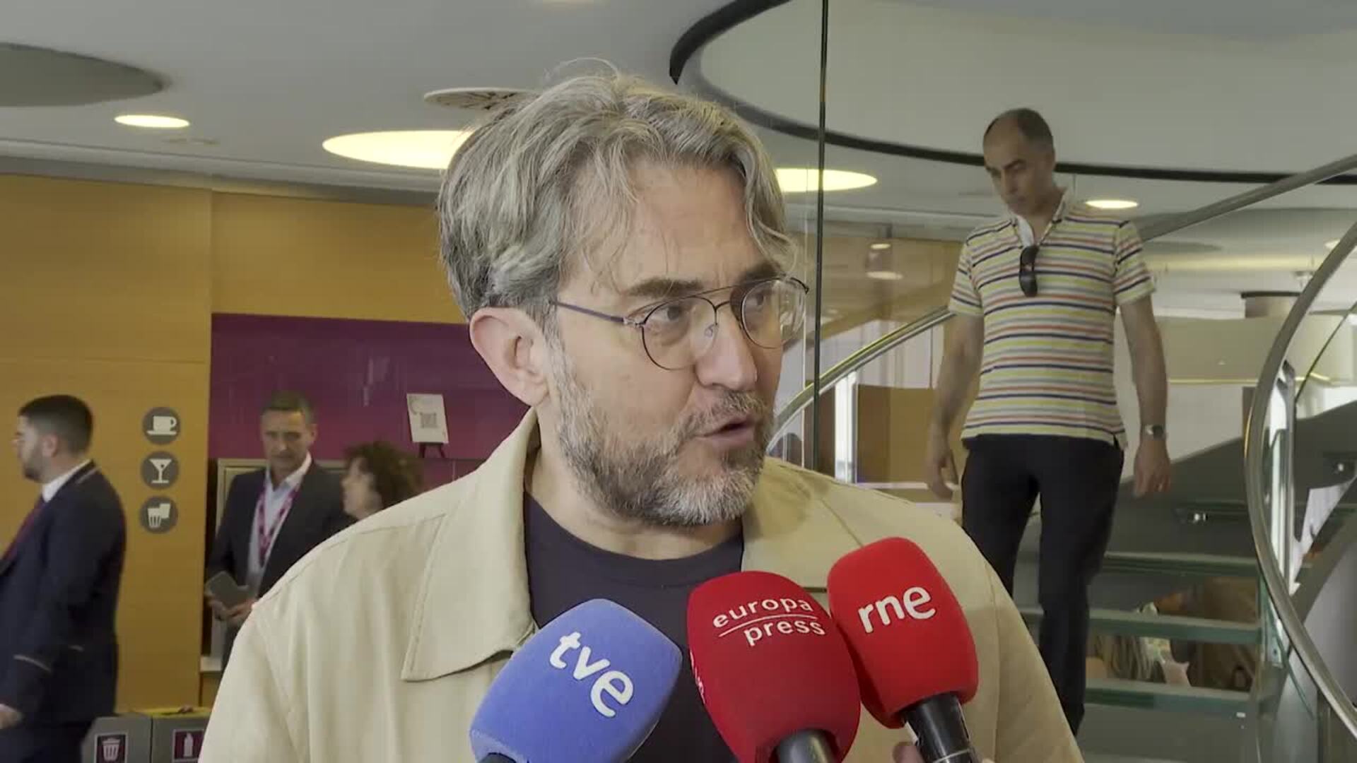 Escritores viajan en el Tren de la Cultura a Valencia "por el tiempo de desesperanza"