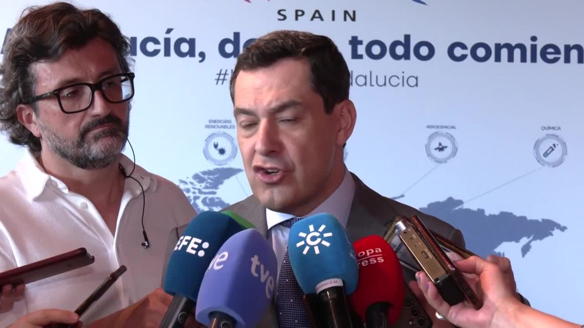 Moreno respeta "iniciativa" de Sánchez sobre sanciones a Israel aunque esperaba pacto con PP