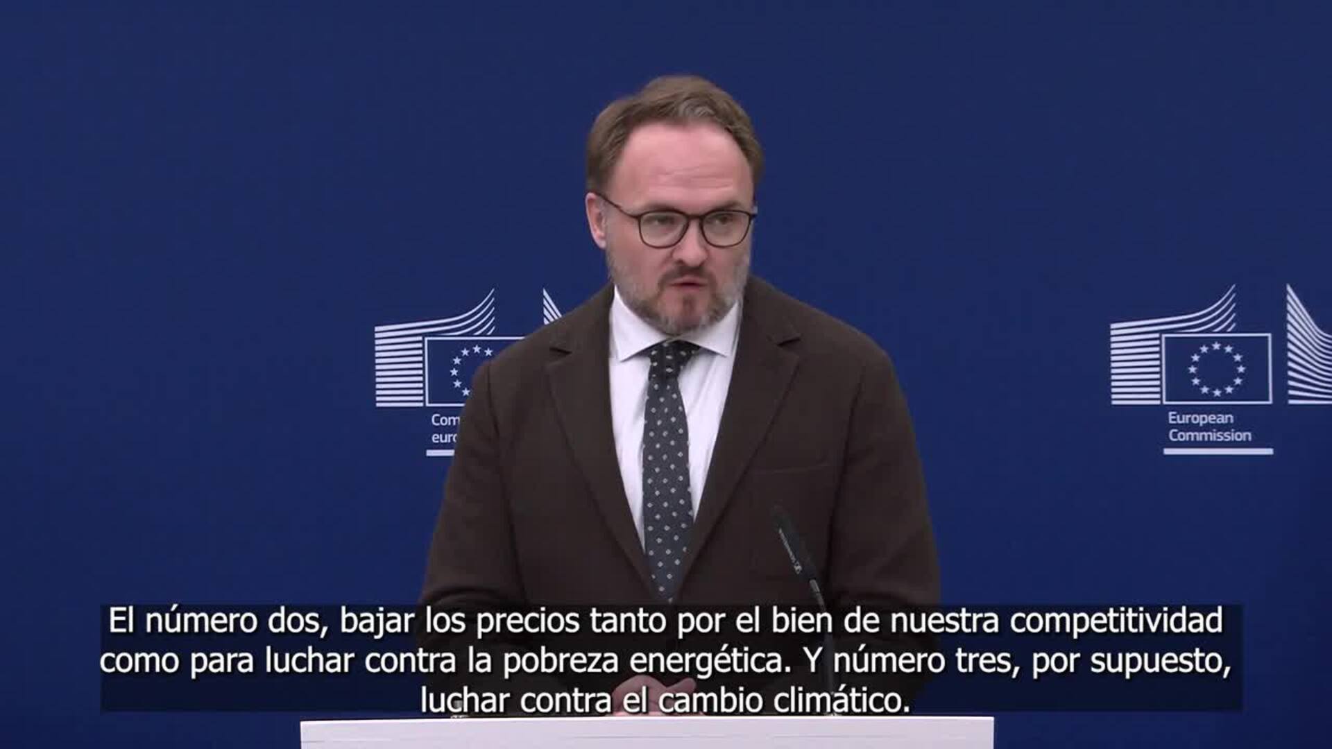 La UE acusa la baja interconexión eléctrica de España y ve necesario "redoblar esfuerzos"