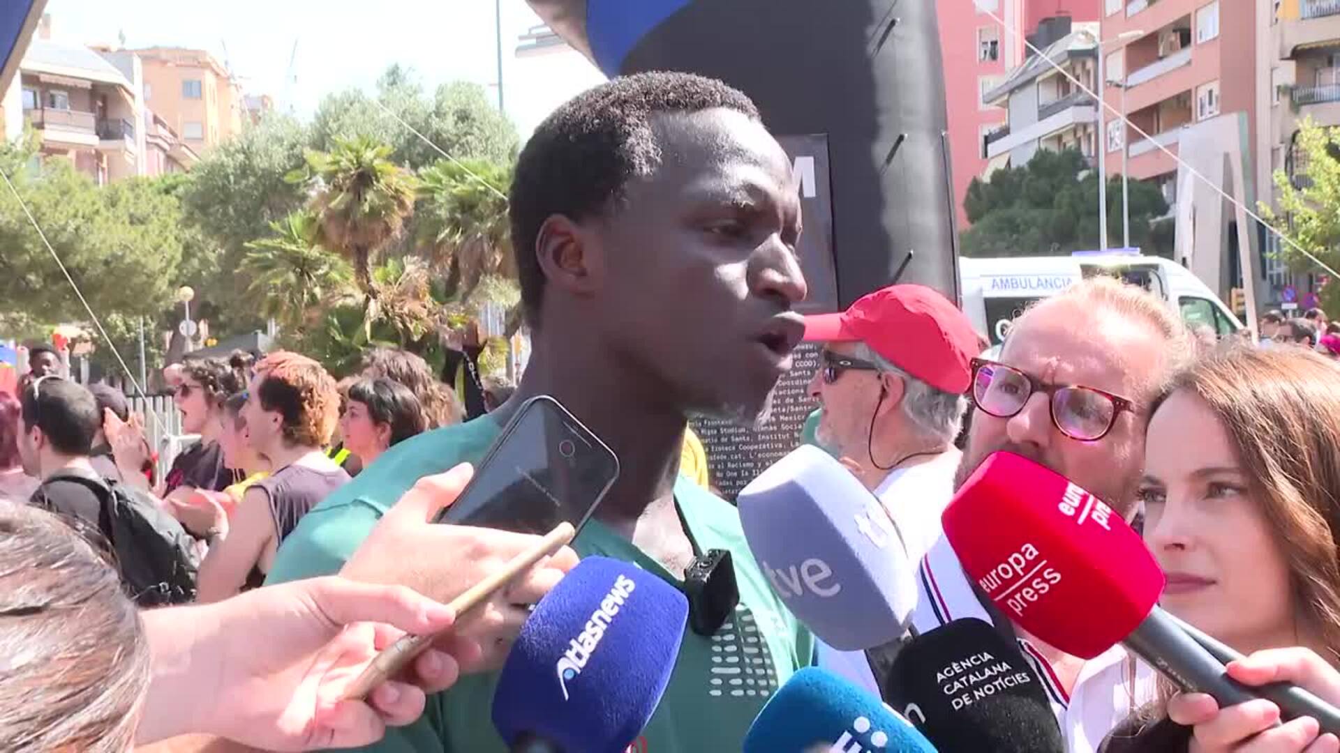 Lamine Bathily: "Hoy corremos porque queremos que el Gobierno apruebe la ILP"