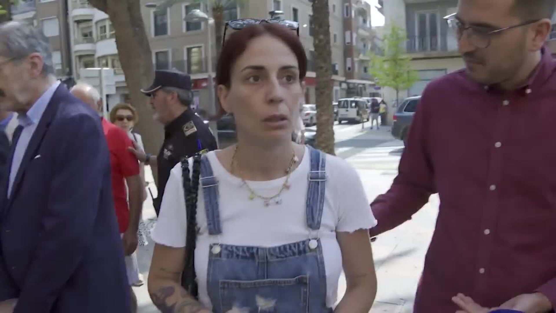 Vecinos de Catarroja protestan ante Torres y Bernabé por el alcantarillado tras la dana