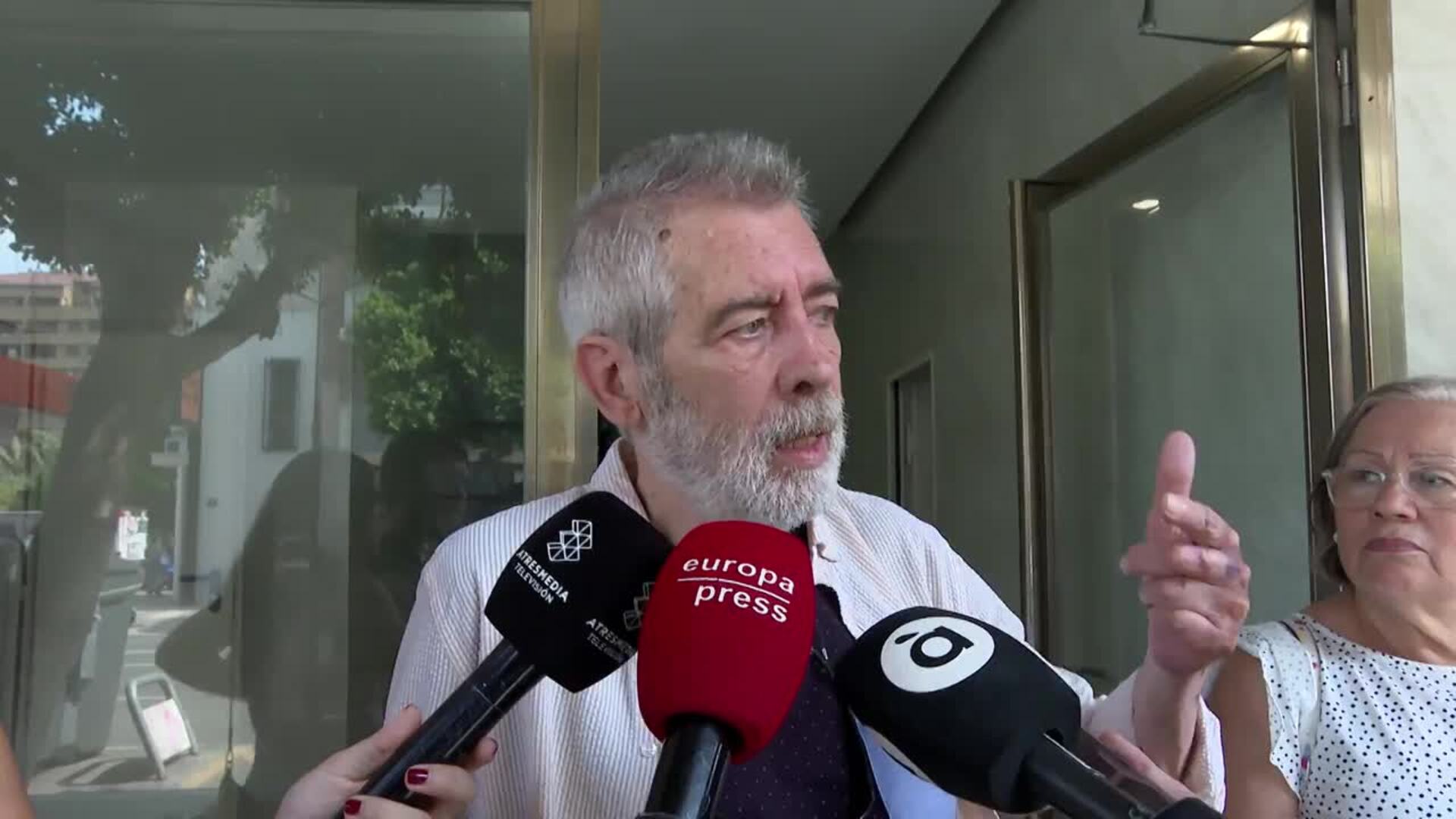 Vecinos, tras el incendio en Valencia: "En dos minutos salieron llamas que pasaron el 2º piso"