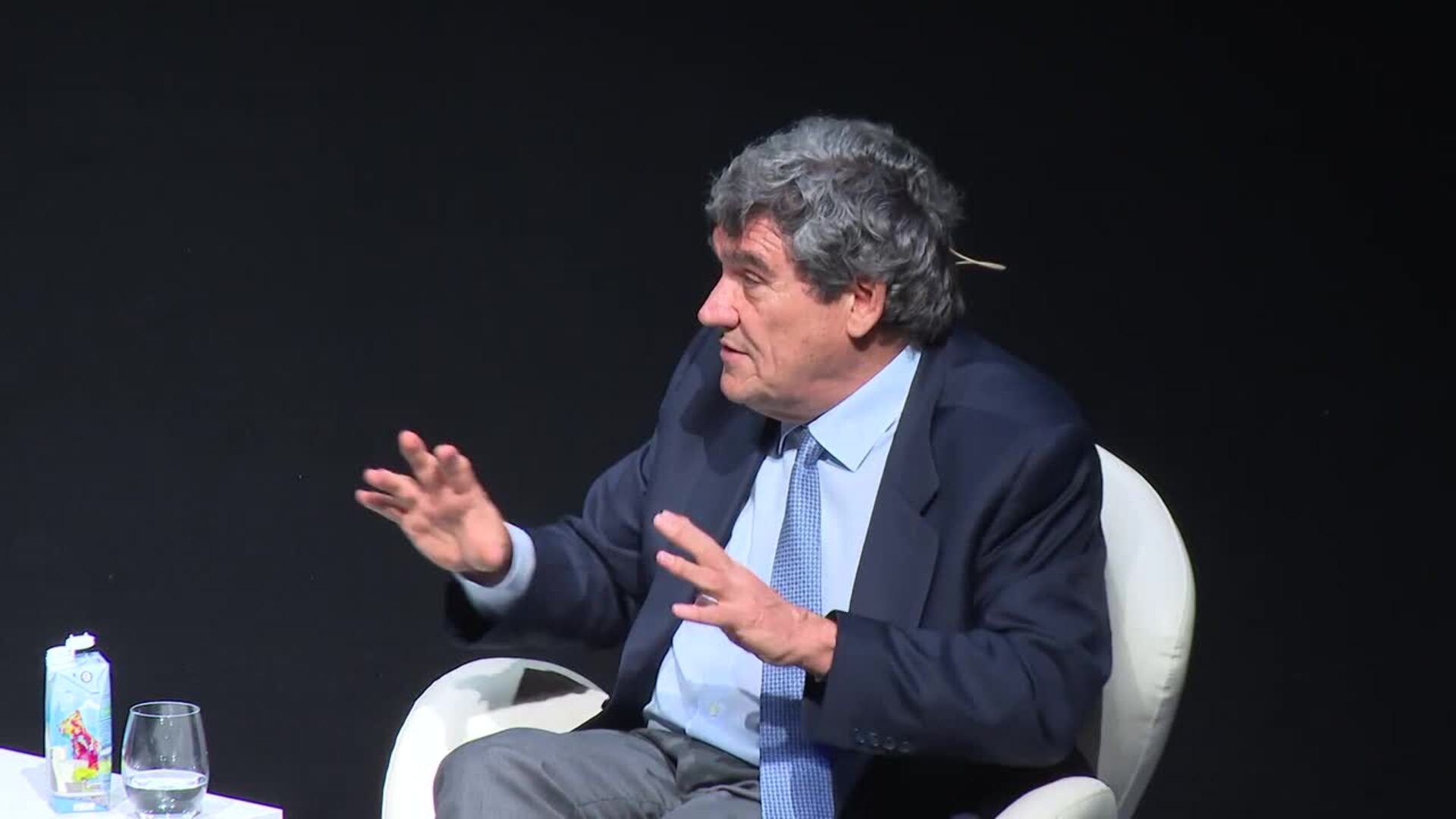 Escrivá cree que el proceso de OPA del BBVA sobre el Sabadell "está durando demasiado tiempo"