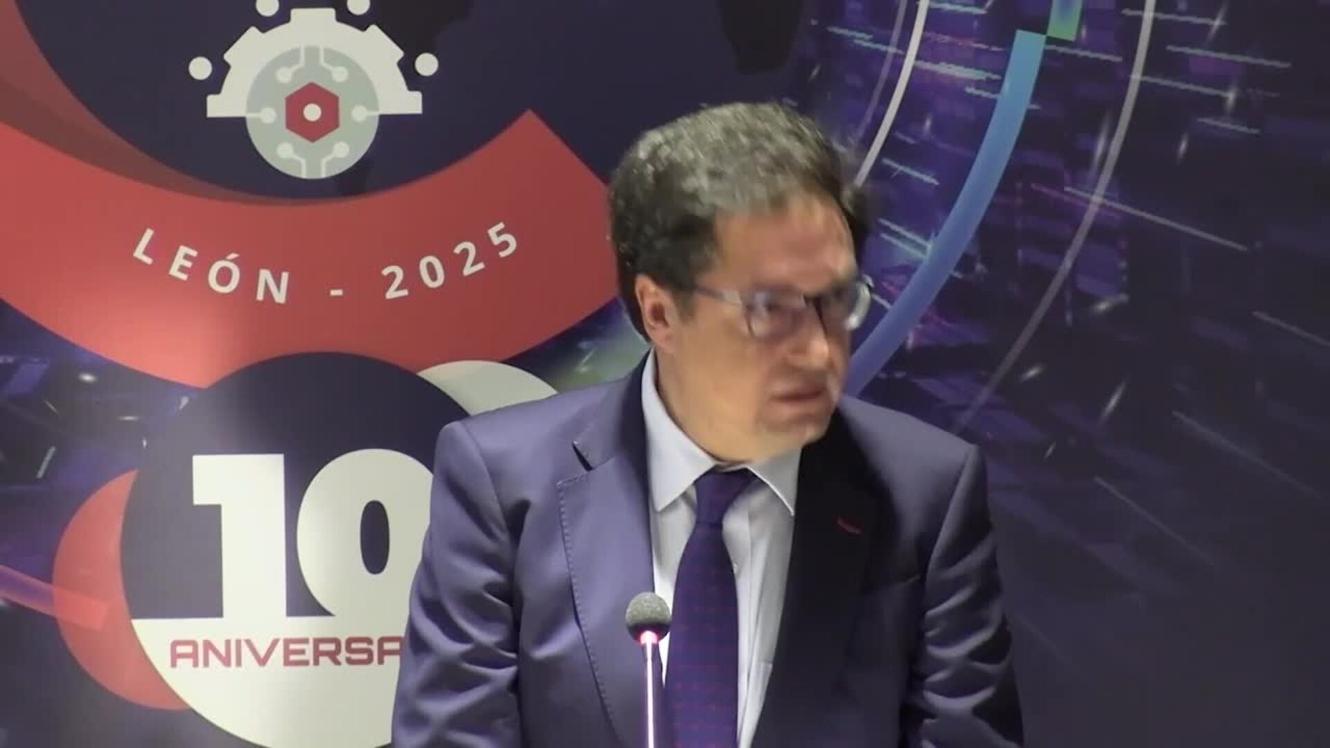 Óscar López aboga por actualizar el manual de defensa y relaciones internacionales