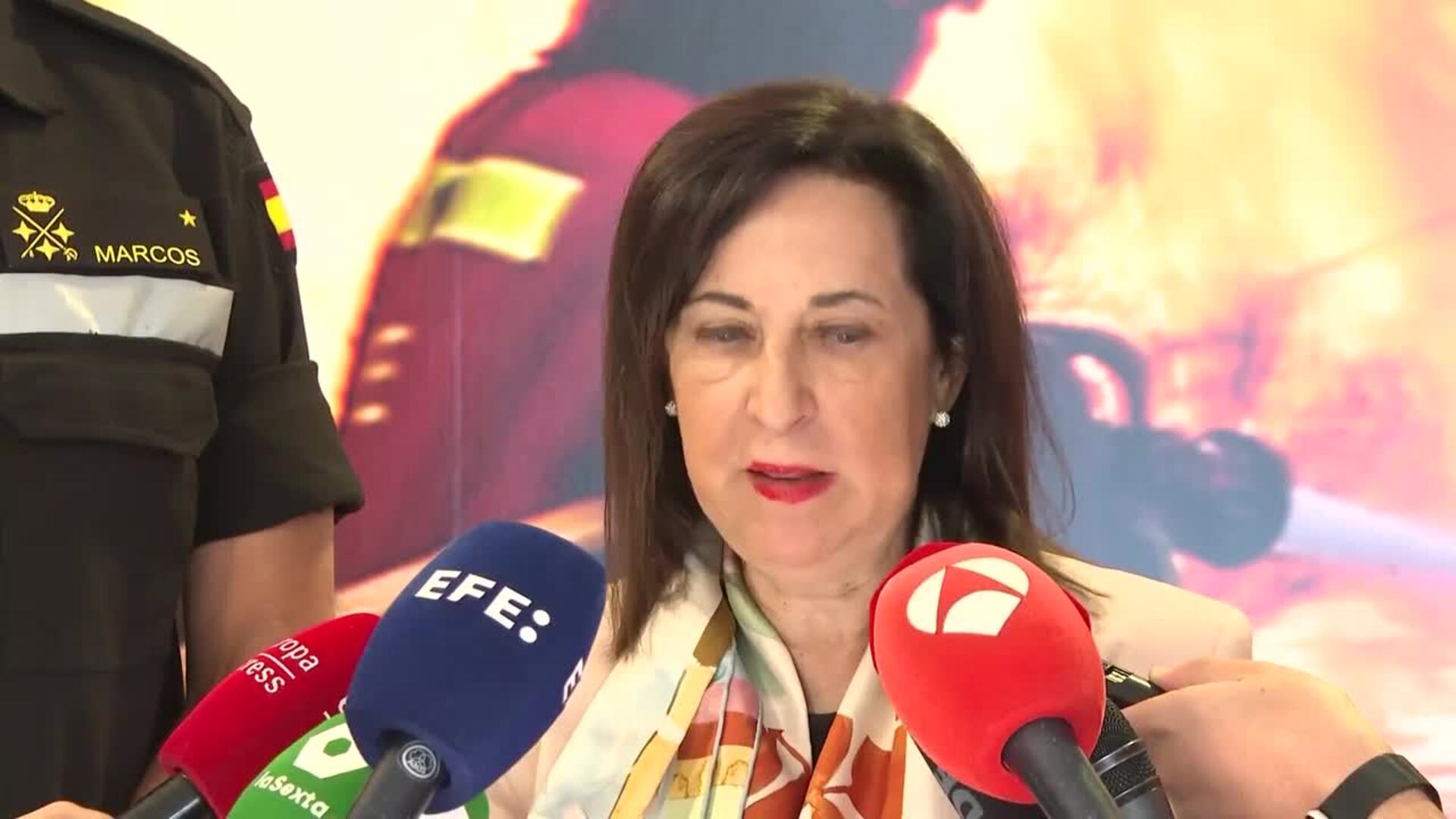 Robles ve "dramático" acudir al lanzamiento aéreo de comida a Gaza