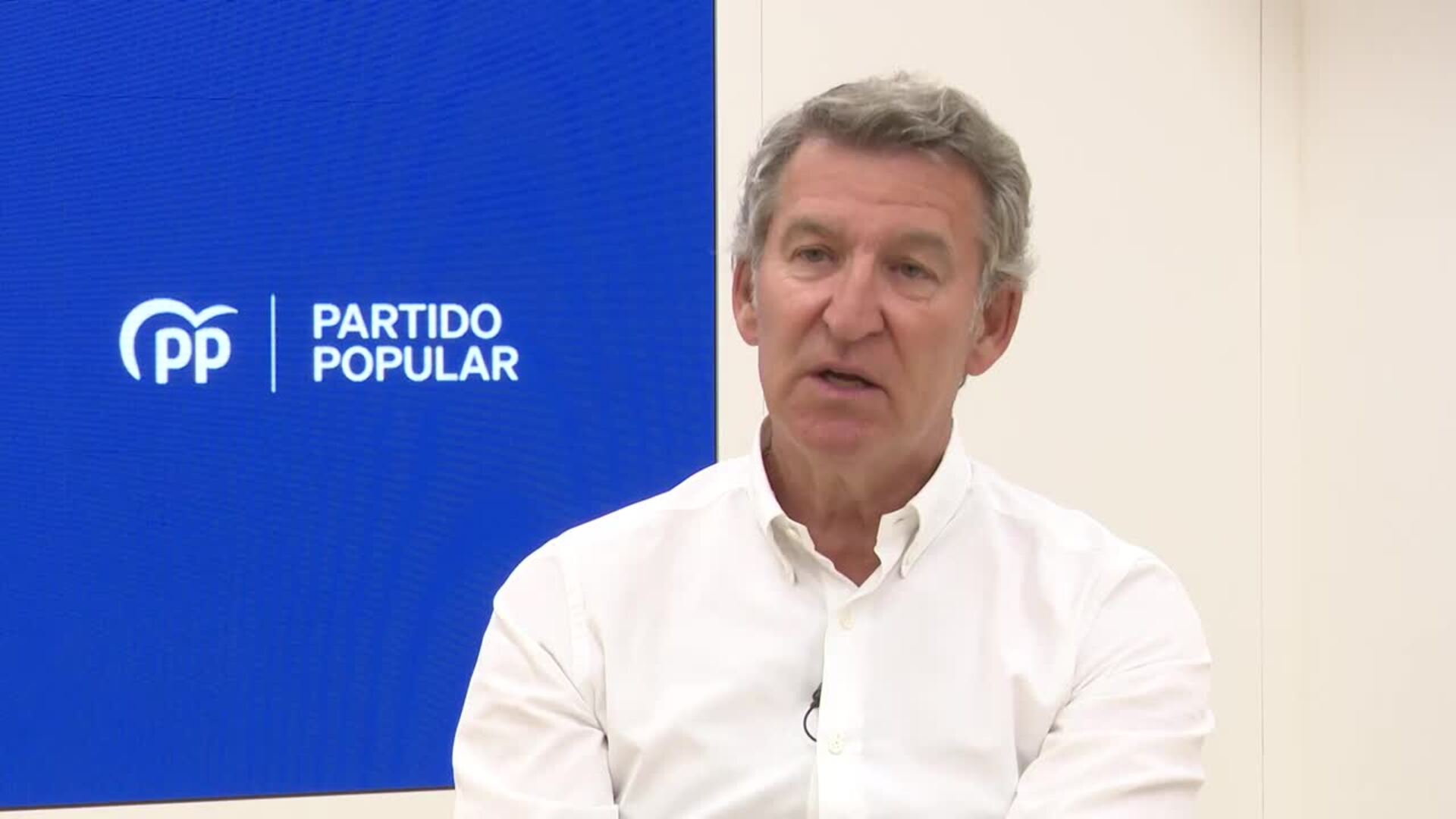 Feijoo acusa al Gobierno de llegar tarde ante los incendios