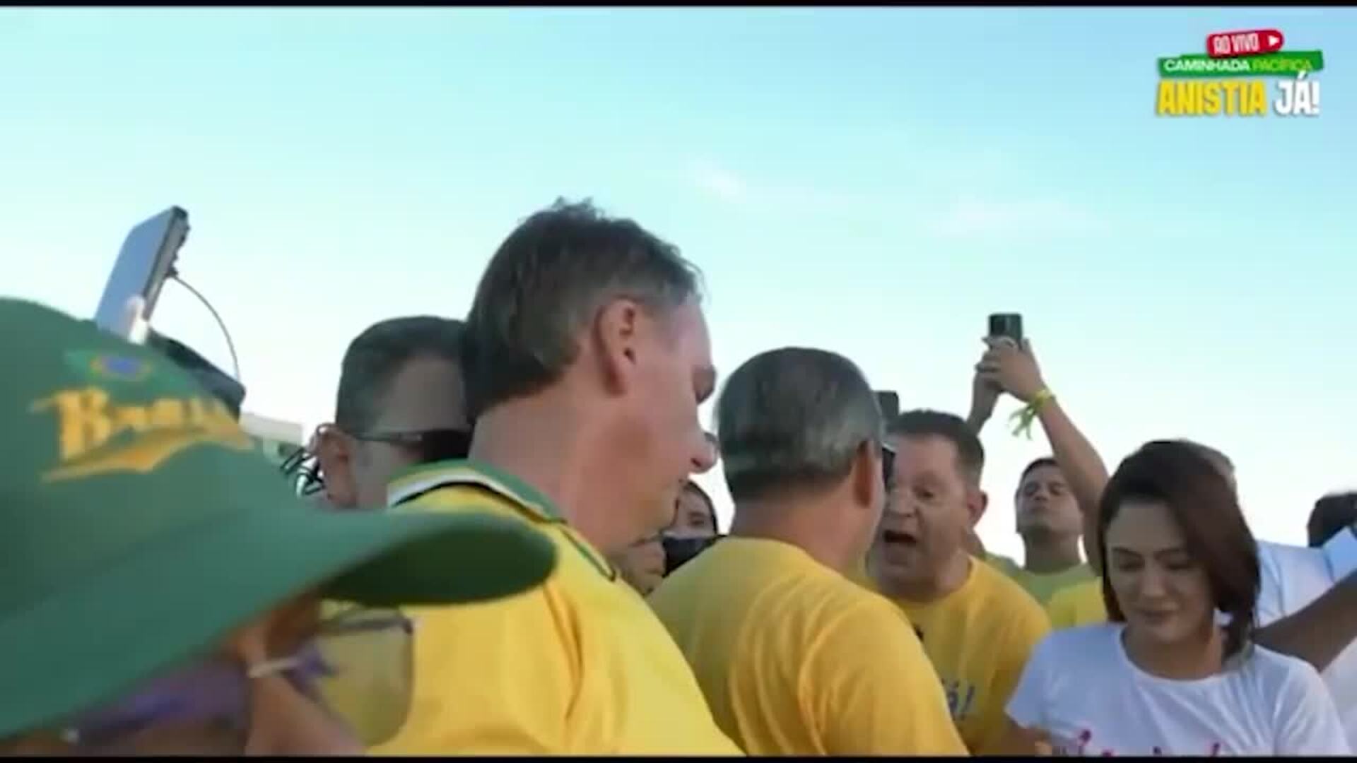 La Policía brasileña denuncia al expresidente Bolsonaro y a su hijo por "coacción" al Supremo