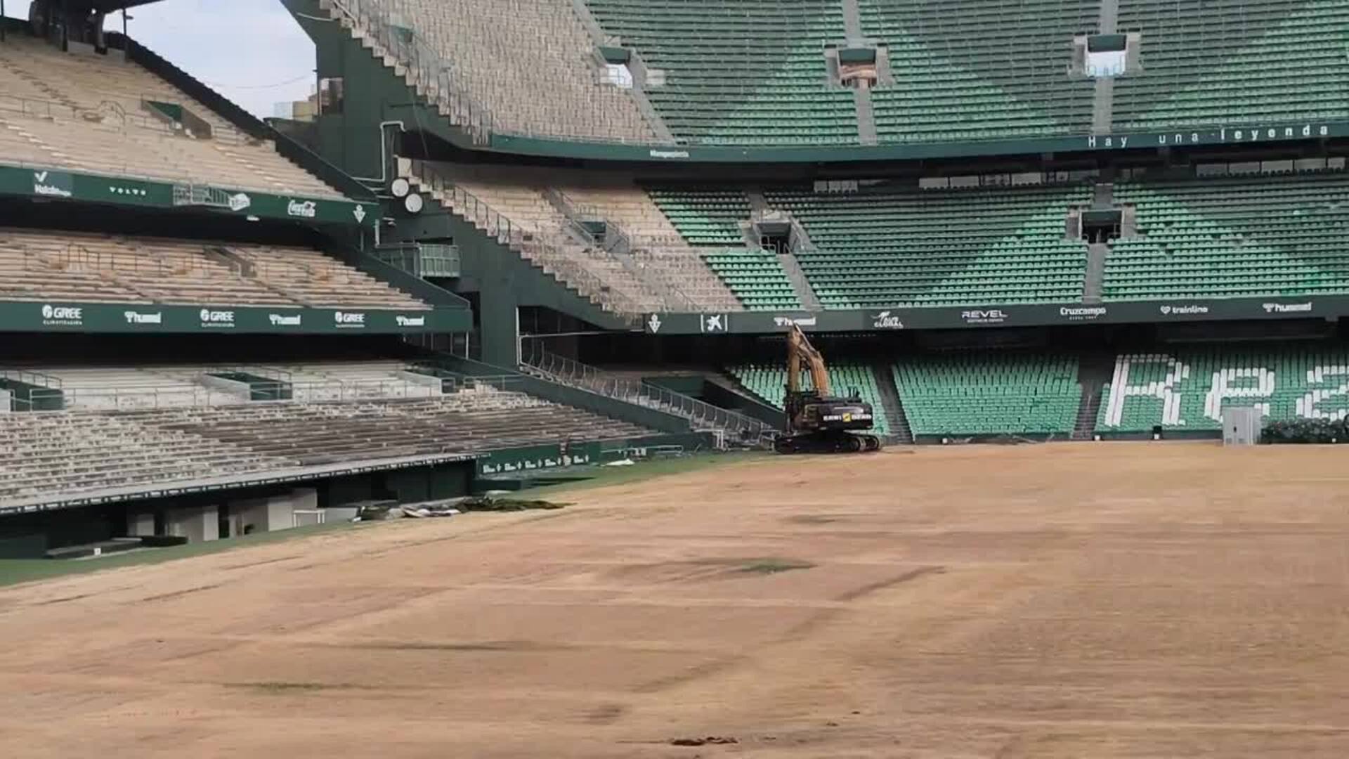 El Betis inicia la demolición de la grada de preferencia del Benito Villamarín