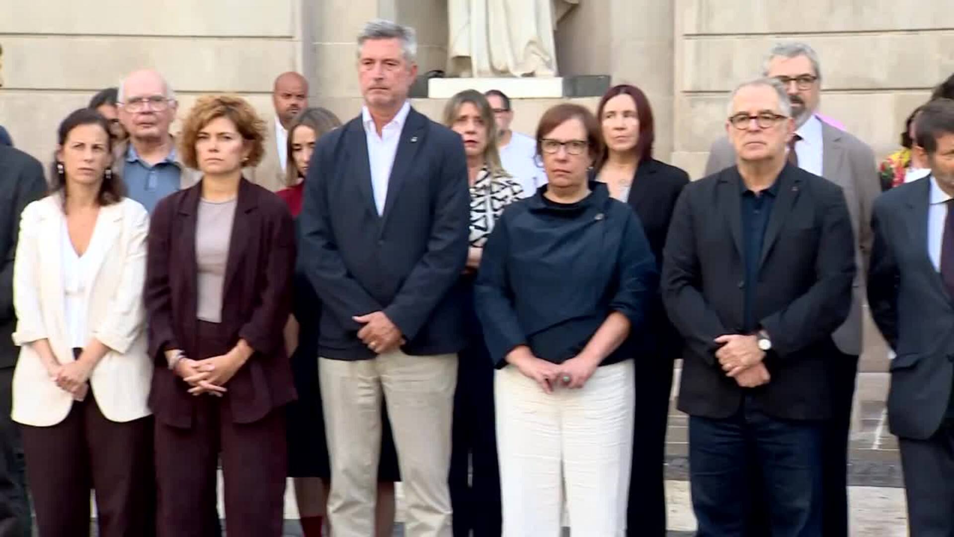 Illa y Collboni encabezan un minuto de silencio por feminicidio ocurrido en mayo en Barcelona