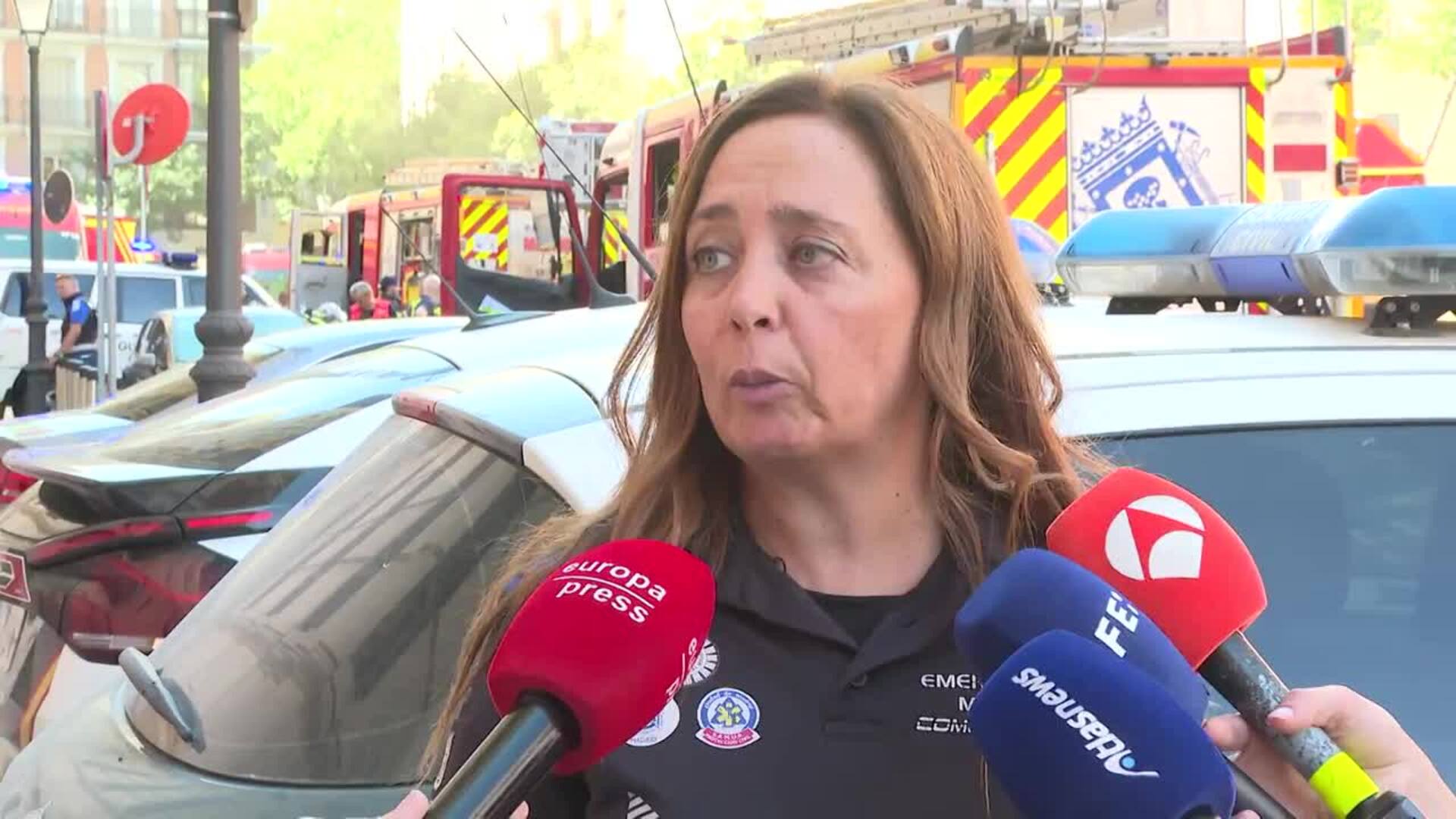 Graves dos bomberos en extinción de un incendio en la cocina de un restaurante cercano a Colón