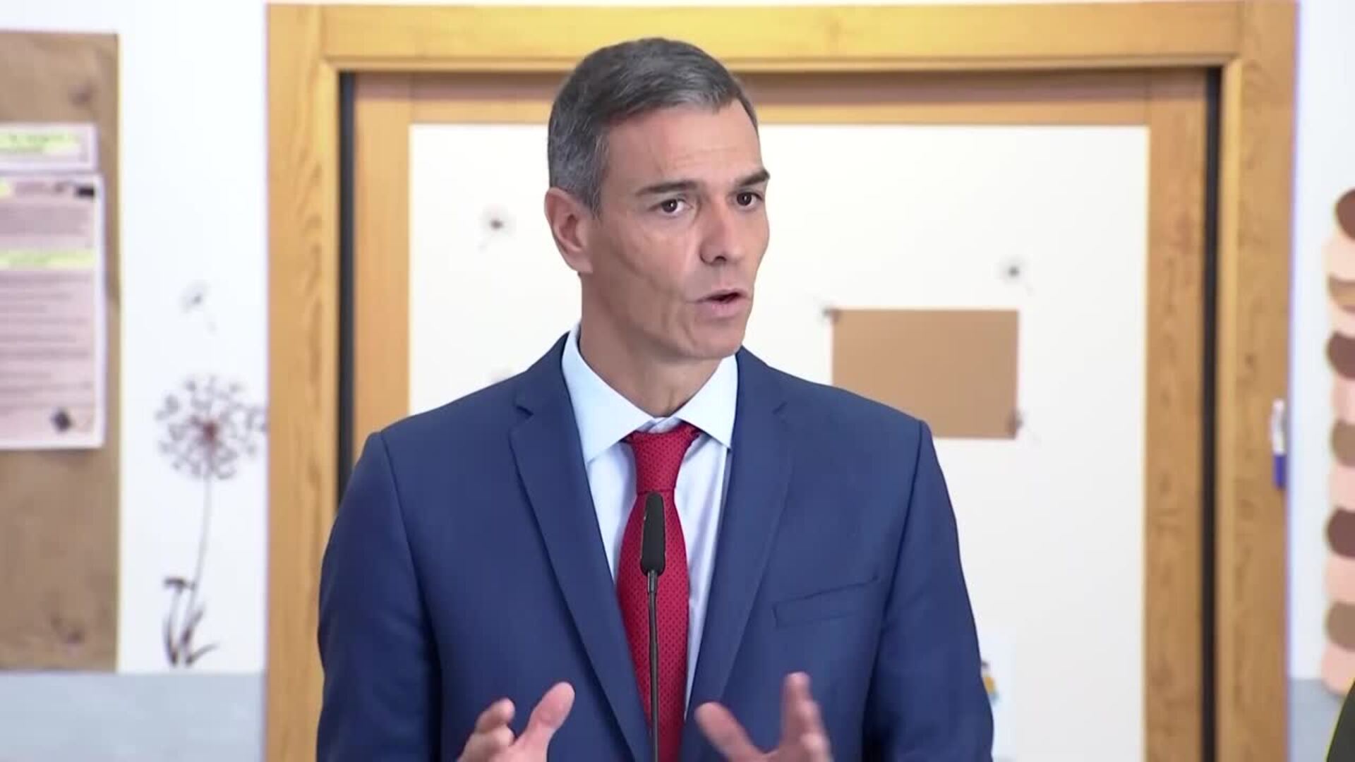 Sánchez anuncia una ley para rebajar horas lectivas en aula del profesorado