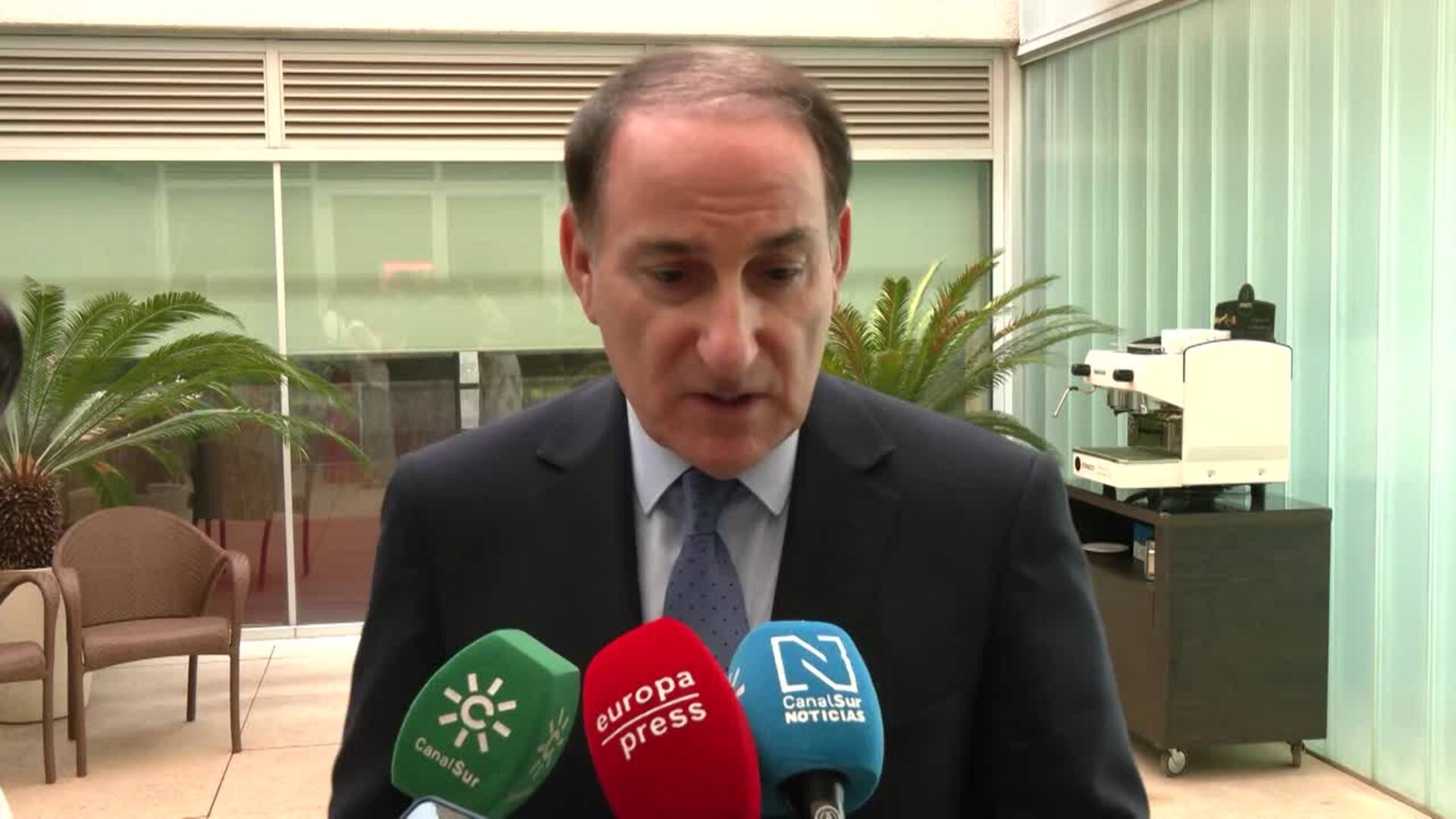 La CEA pide "respeto" a las empresas ante la atención obligatoria en lenguas cooficiales